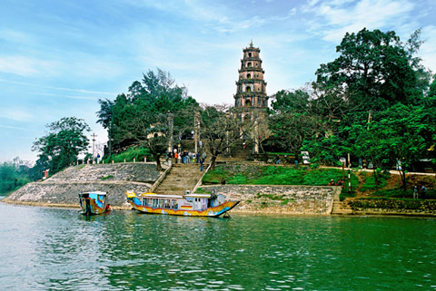 Vé máy bay Huế Hà Nội 2 chiều - Chùa Thiên Mụ