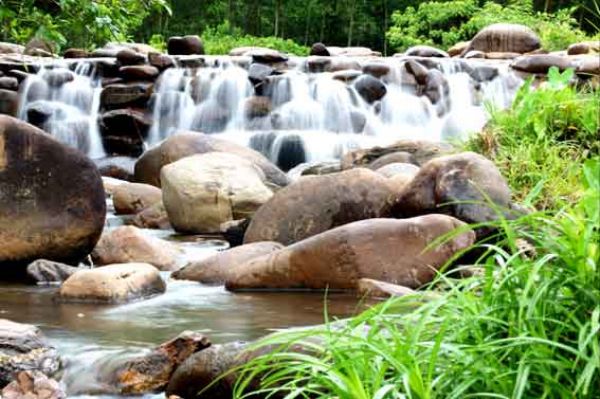 Vé máy bay Huế Hà Nội giá rẻ - Suối khoáng Thanh Tân